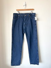 Load image into Gallery viewer, Wrangler Denim Size 36
