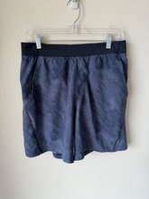 Load image into Gallery viewer, Vrst Athletic Shorts Size Medium
