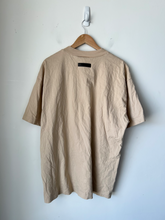 Load image into Gallery viewer, Essentials T-shirt Size Extra Large
