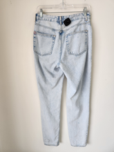 Load image into Gallery viewer, Urban Outfitters ( U ) Denim Size 28
