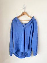 Load image into Gallery viewer, Old Navy Sweatshirt Size Extra Large
