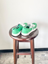 Load image into Gallery viewer, Casual Shoes 6.5
