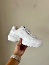 Load image into Gallery viewer, Fila Womens Athletic Shoes Womens 7.5

