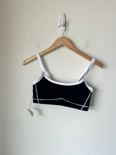 Load image into Gallery viewer, Sports Bra Size Medium
