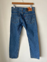 Load image into Gallery viewer, Levi Denim Size 32
