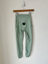 Load image into Gallery viewer, Lululemon Athletic Pants Size 3/4 (27)
