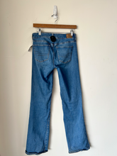 Load image into Gallery viewer, American Eagle Denim Size 3/4 (27)
