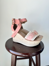 Load image into Gallery viewer, Tommy Hilfiger Dress Shoes Womens 8
