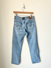 Load image into Gallery viewer, Levi Denim Size 2 (26)
