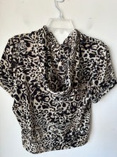 Load image into Gallery viewer, Juicy Couture Sweatshirt Size Large

