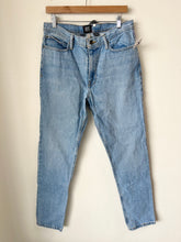 Load image into Gallery viewer, Bdg Denim Size 32
