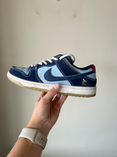 Load image into Gallery viewer, Nike Womens Athletic Shoes Womens 7
