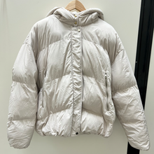 Load image into Gallery viewer, Pretty Little Thing Heavy Outerwear Size Large
