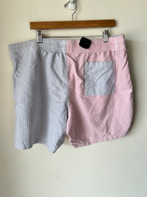 Load image into Gallery viewer, American Eagle Shorts Size XXL
