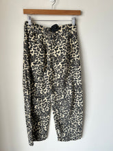Load image into Gallery viewer, Women’s Pants Size S
