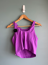 Load image into Gallery viewer, Lulu Athletic Top Size Large
