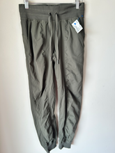 Load image into Gallery viewer, Lululemon Athletic Pants Size 3/4 (27)
