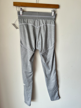 Load image into Gallery viewer, Alo Athletic Pants Size Small
