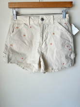 Load image into Gallery viewer, American Eagle Shorts Size 0
