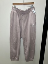 Load image into Gallery viewer, Nike Athletic Pants Size Large
