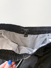 Load image into Gallery viewer, Forever 21 Mens Swimwear Size Large
