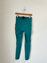 Load image into Gallery viewer, Lululemon Heavy Outerwear Size Small
