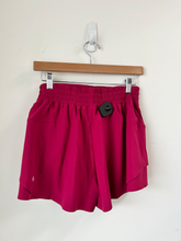 Load image into Gallery viewer, Lululemon Athletic Shorts Size Small
