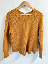 Load image into Gallery viewer, Cabi Sweater Size Small
