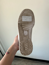 Load image into Gallery viewer, Casual Shoes Womens 8
