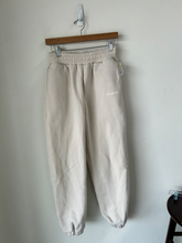Load image into Gallery viewer, Comfrt Athletic Pants Size Small
