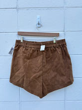 Load image into Gallery viewer, Free People Shorts Size Large
