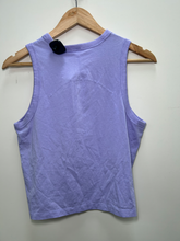 Load image into Gallery viewer, Lulu Athletic Top Size Small
