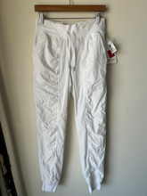 Load image into Gallery viewer, Lulu Lemon Athletic Pants Size Medium
