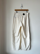 Load image into Gallery viewer, Bdg Pants Size Large

