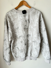 Load image into Gallery viewer, Comfrt Sweatshirt Size Small
