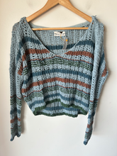 Load image into Gallery viewer, Urban Outfitters ( U ) Sweater Size Small

