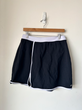 Load image into Gallery viewer, Alo Athletic Shorts Size Large
