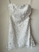 Load image into Gallery viewer, Dress Size Medium
