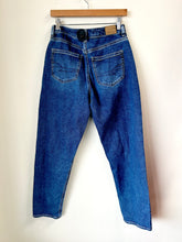 Load image into Gallery viewer, American Eagle Denim Size 5/6 (28)
