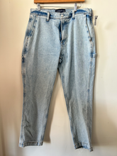 Load image into Gallery viewer, Abercrombie &amp; Fitch Denim Size 33
