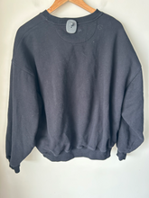 Load image into Gallery viewer, Aritzia Sweatshirt Size Medium
