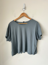 Load image into Gallery viewer, Lulu Lemon T-Shirt Size Large
