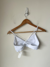 Load image into Gallery viewer, Alo Sports Bra Size Extra Small
