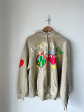 Load image into Gallery viewer, Pac Sun Sweatshirt Size Medium
