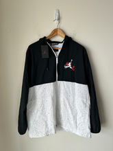 Load image into Gallery viewer, Nike Outerwear Size Extra Large
