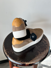 Load image into Gallery viewer, Uggs Casual Shoes Womens 7.5
