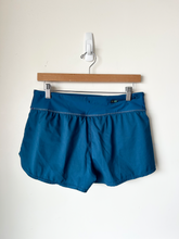 Load image into Gallery viewer, Nike Athletic Shorts Size Large
