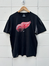 Load image into Gallery viewer, Fanatics T-shirt Size Extra Large
