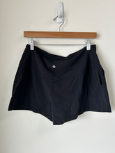 Load image into Gallery viewer, Lulu Lemon Athletic Shorts Size 9/10
