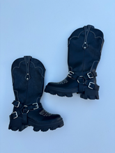 Load image into Gallery viewer, Fashion Nova Boots Womens 8
